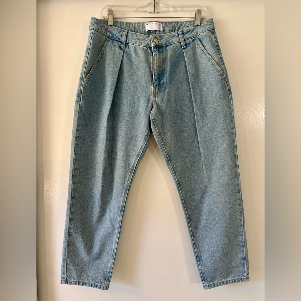 ASOS DESIGN Women’s classic rigid pleated jeans in light wash blue Size 32 x 30
